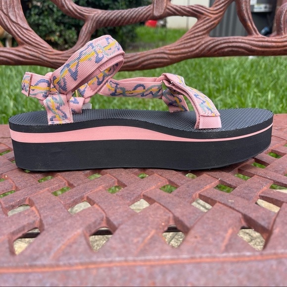 NWT Teva universal flatform sandal in ziggy rose tan - Picture 4 of 11
